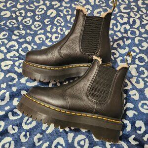 DOC MARTENS SZ 5 FAUX FUR LINED PLATFORM CHELSEA BOOTS 2976 Quad leather